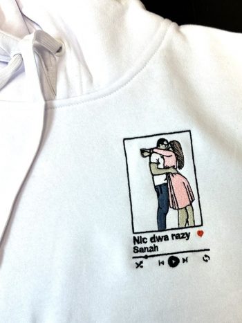 Portret z piosenką - bluza z haftem ze zdjęcia